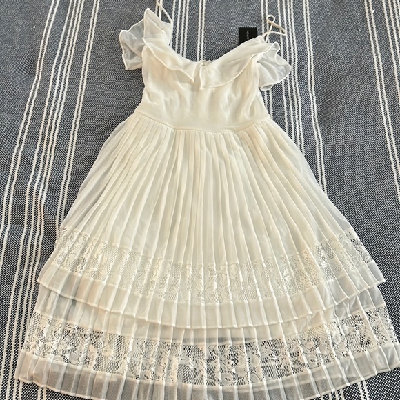 NWT Lace French Connection Ruffle Dress - Picture 1 of 4